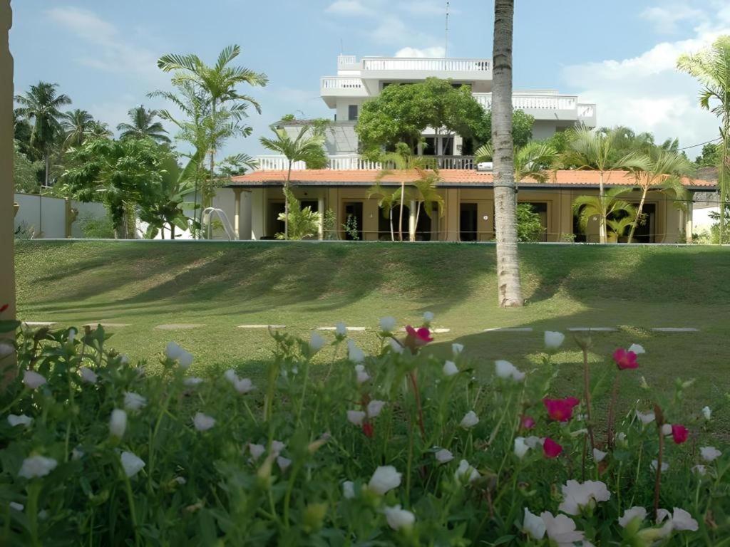 Sagarika Beach Hotel Moragalla Екстериор снимка